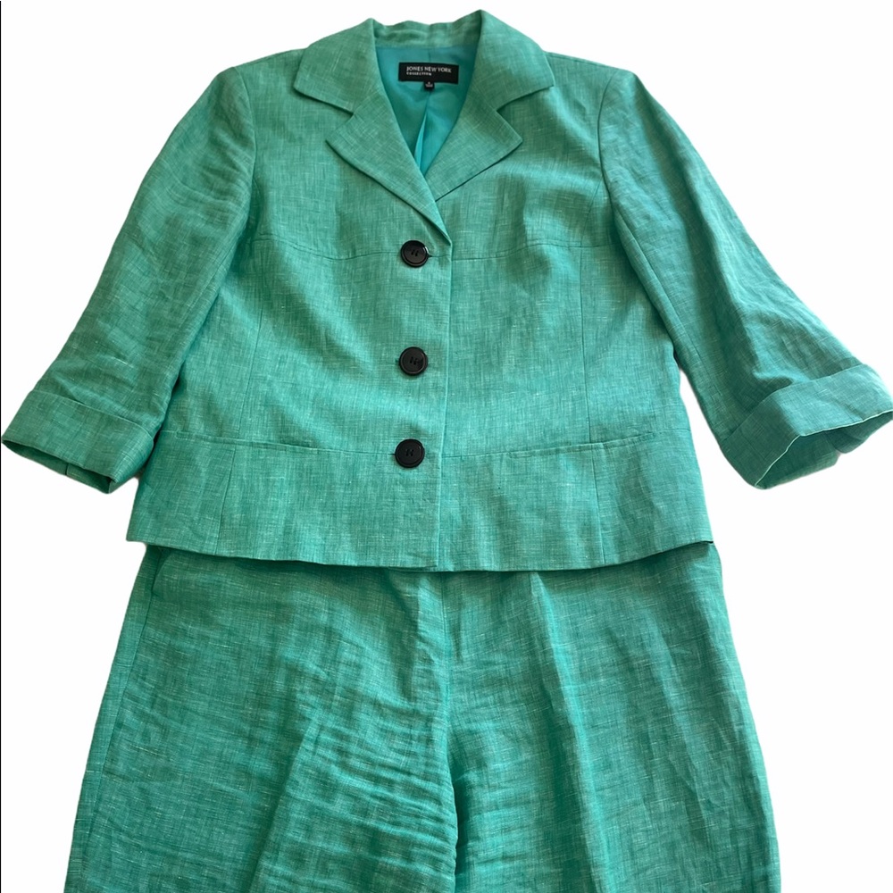 Jones New York collection Green suit 100% linen